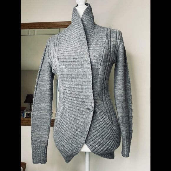 J&H Sweater Cardigan Size XS/Small, 1 button closure Grey - Picture 4 of 17